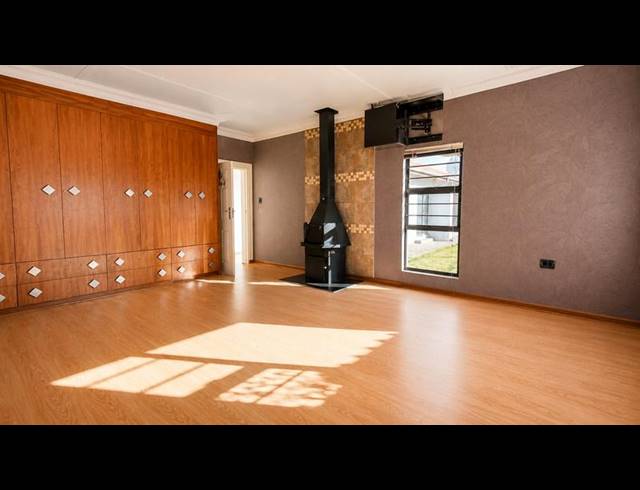 3 BEDROOM HOUSE FOR SALE IN BAYSWATER